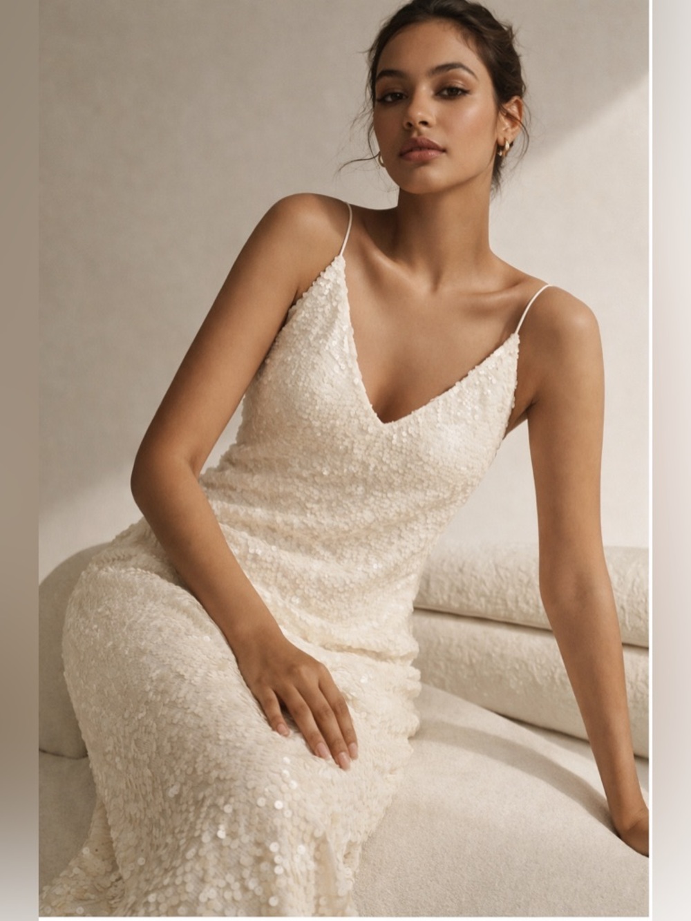 $798 Veronica Beard
Perla‎ Sequin Dress in Iridescent Off-White Color, Size 4 - Picture 5 of 9